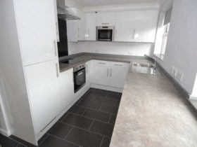 2 bedroom Flat to re...